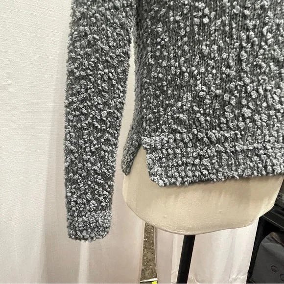 Hollister Women’s SZ M Fuzzy Soft Gray Glitter Thread Sweater - Picture 6 of 11